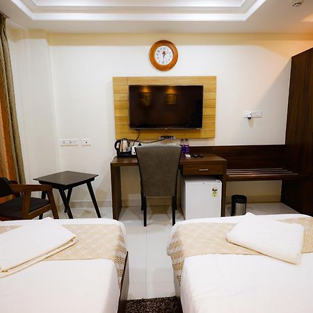 M Square Hotel Гайдарабад Екстер'єр фото