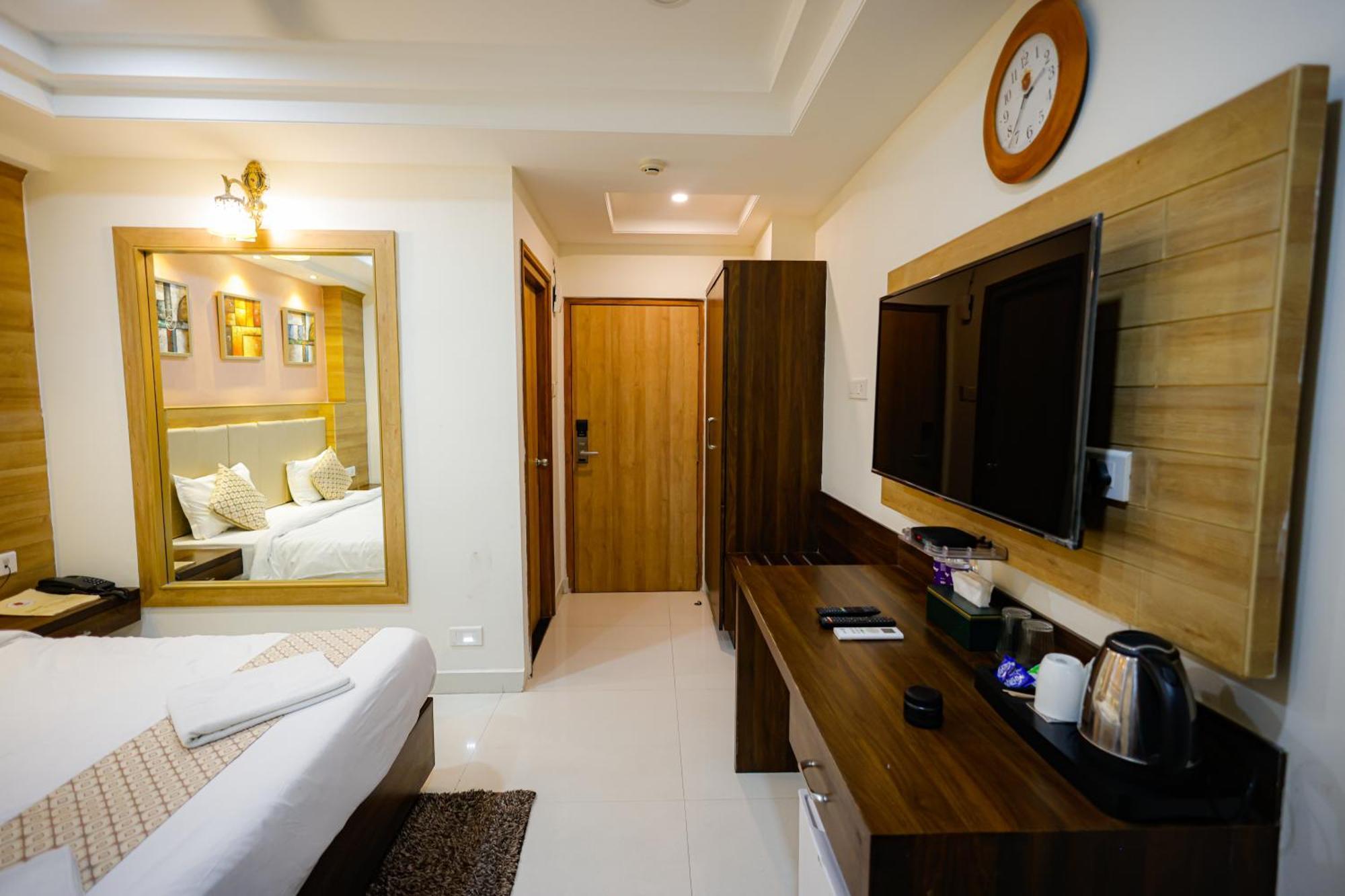 M Square Hotel Гайдарабад Екстер'єр фото