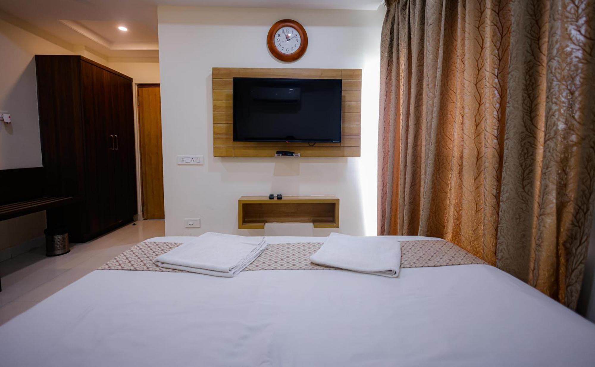 M Square Hotel Гайдарабад Екстер'єр фото