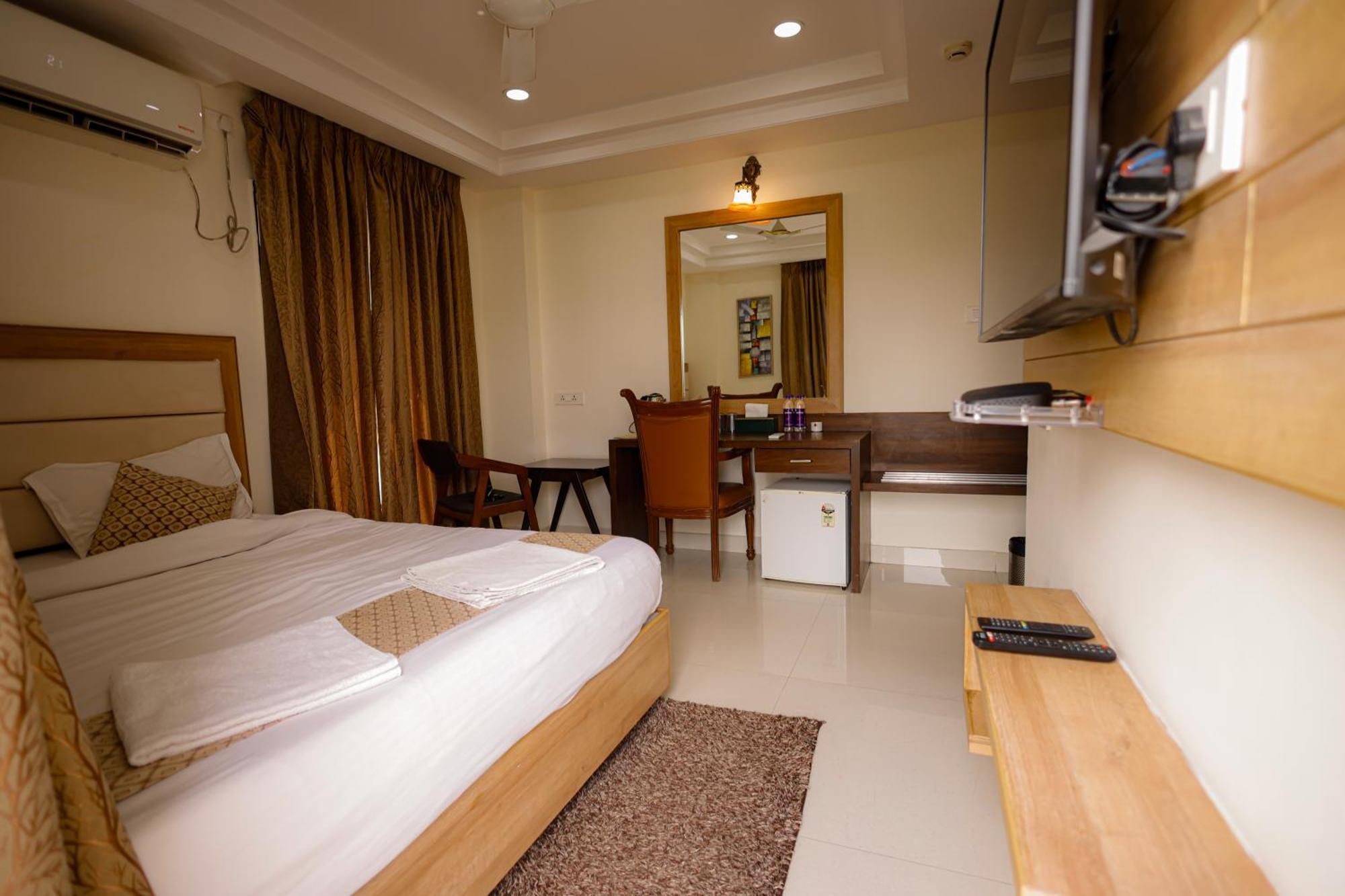 M Square Hotel Гайдарабад Екстер'єр фото