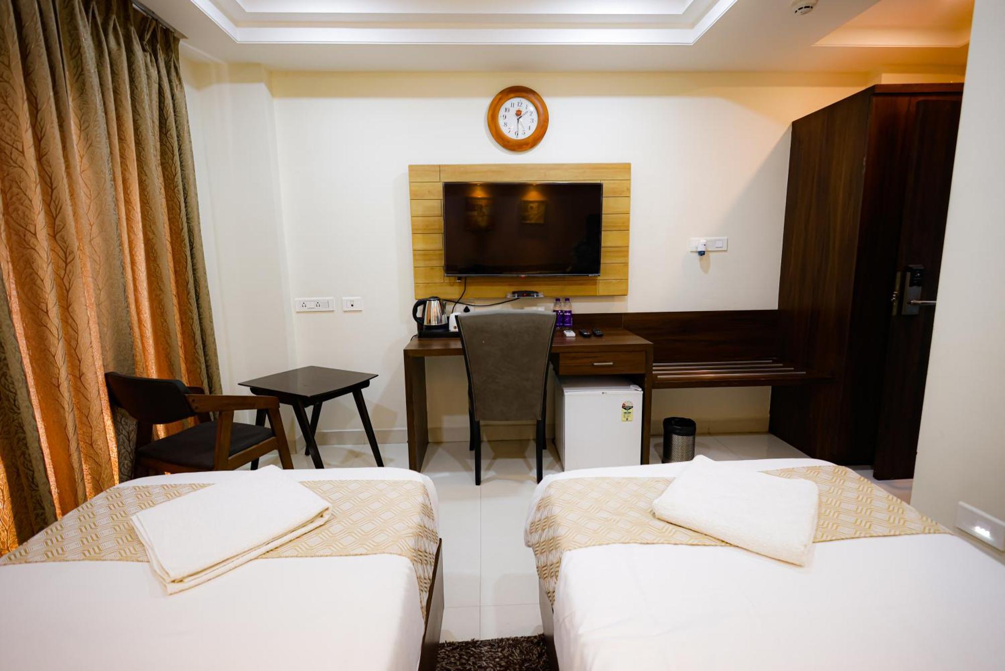 M Square Hotel Гайдарабад Екстер'єр фото